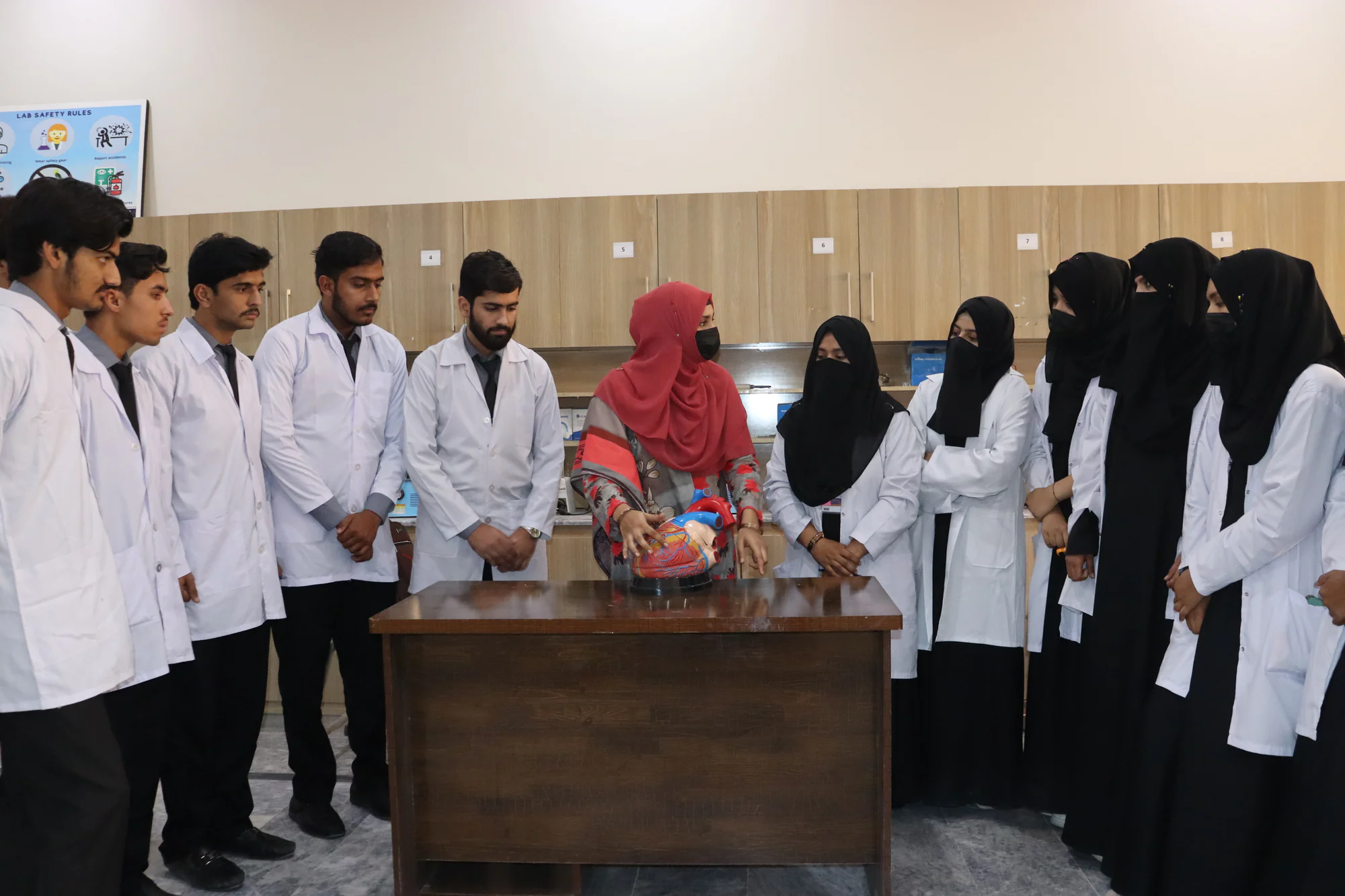 Pharmacy laboratory at ONIMS — photo 3