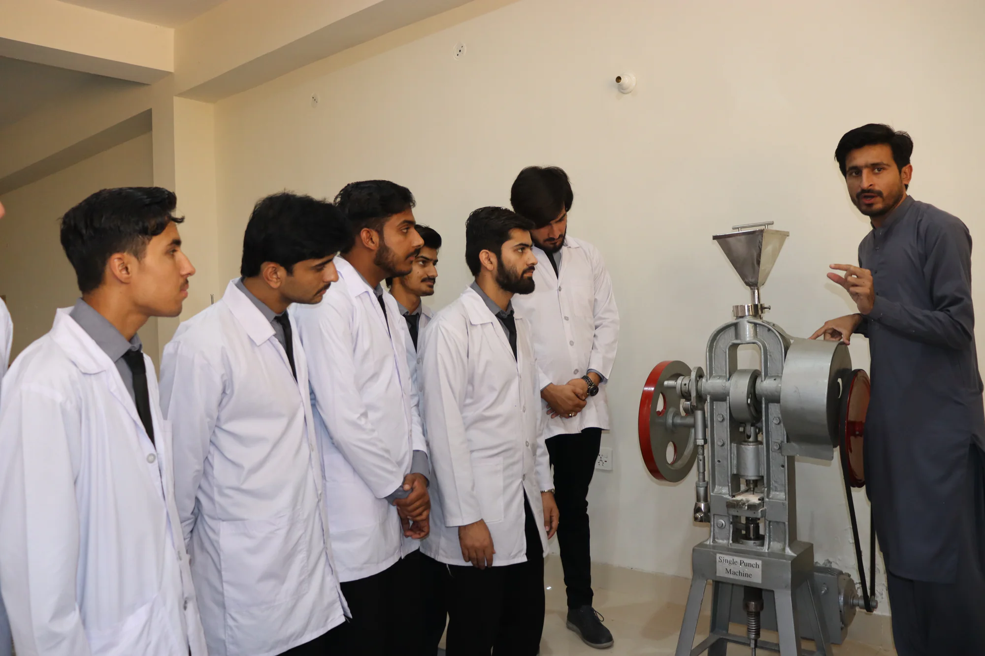 Pharmacy laboratory at ONIMS — photo 4