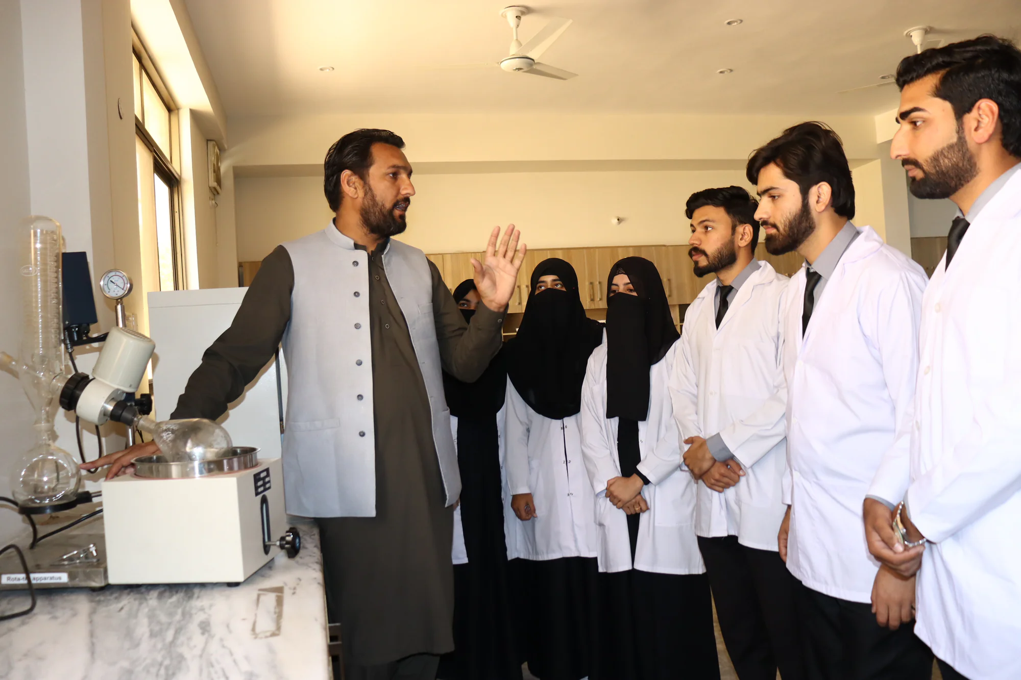 Pharmacy laboratory at ONIMS — photo 6
