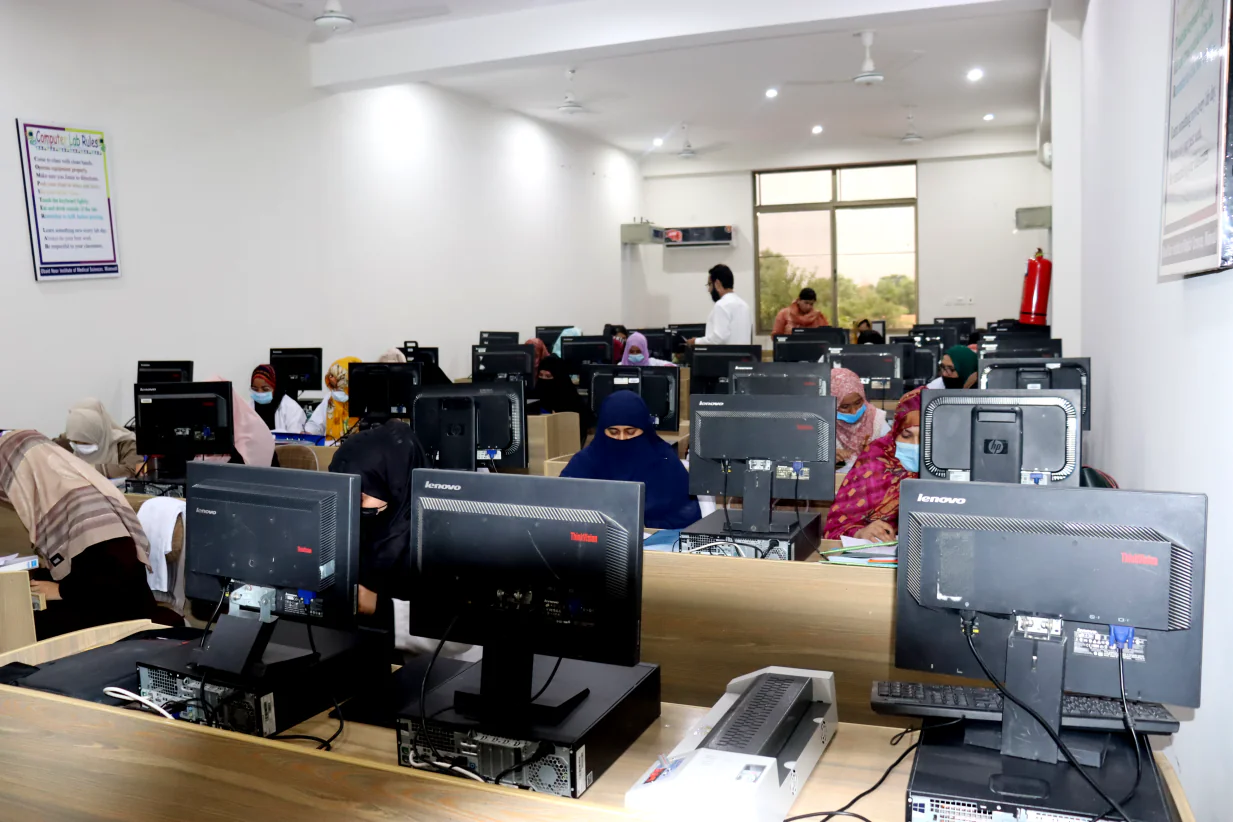 Students working in the ONIMS computer laboratory